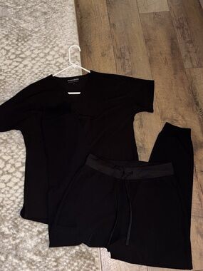Mandala Women's Black Jogger Pants & Top Set
